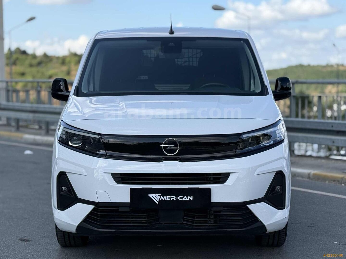 Galeriden Opel Combo 1.5 CDTI Ultimate XL 2024 Model İstanbul 34.000 km Beyaz 2