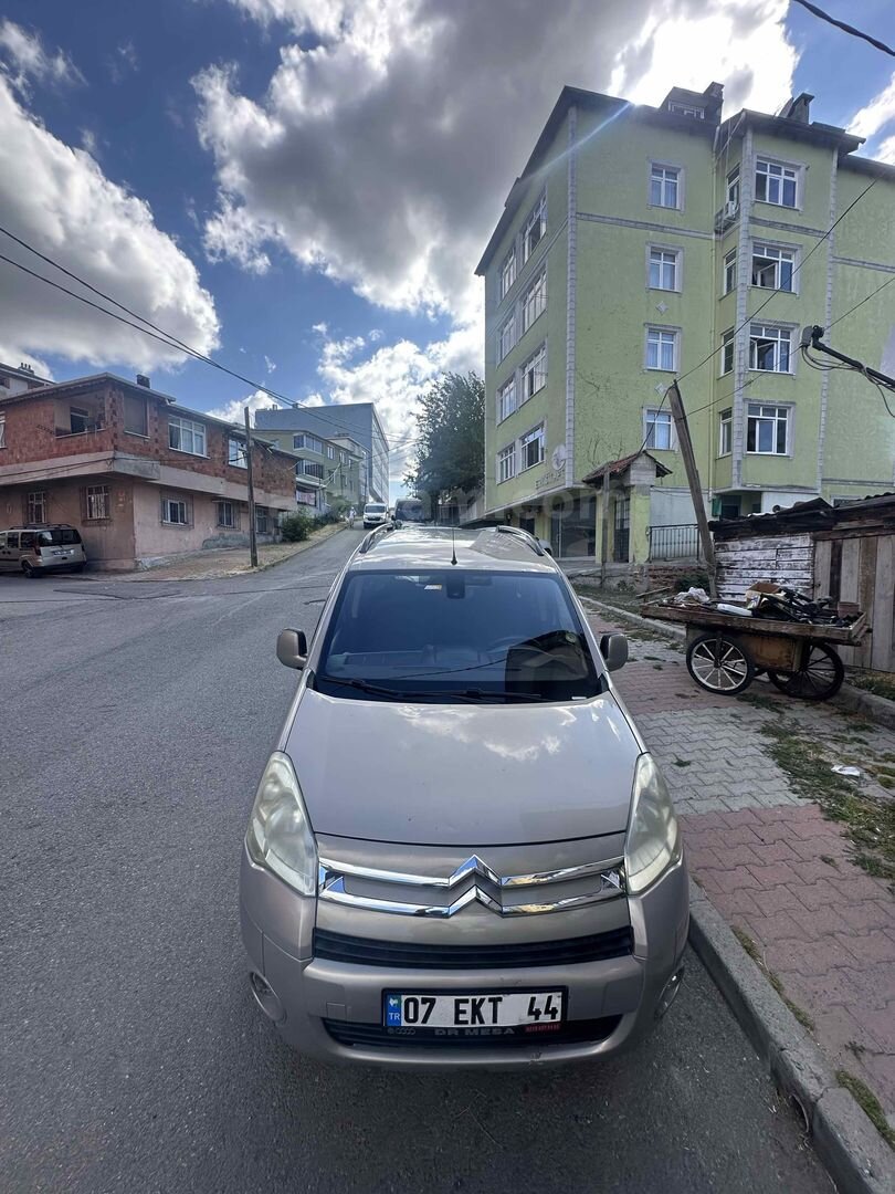 Sahibinden Citroen Berlingo 1.6 HDi Combi SX 2011 Model İstanbul 159.000 km Gri 1
