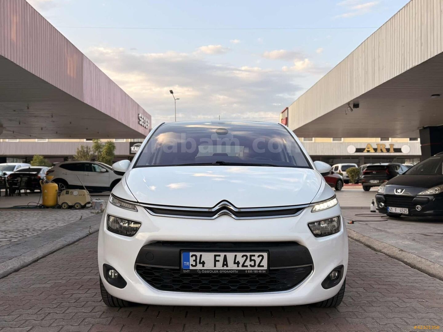 Galeriden Citroen C4 Picasso 1.6 BlueHDi Intensive 2015 Model Kocaeli 192.000 km Beyaz 5