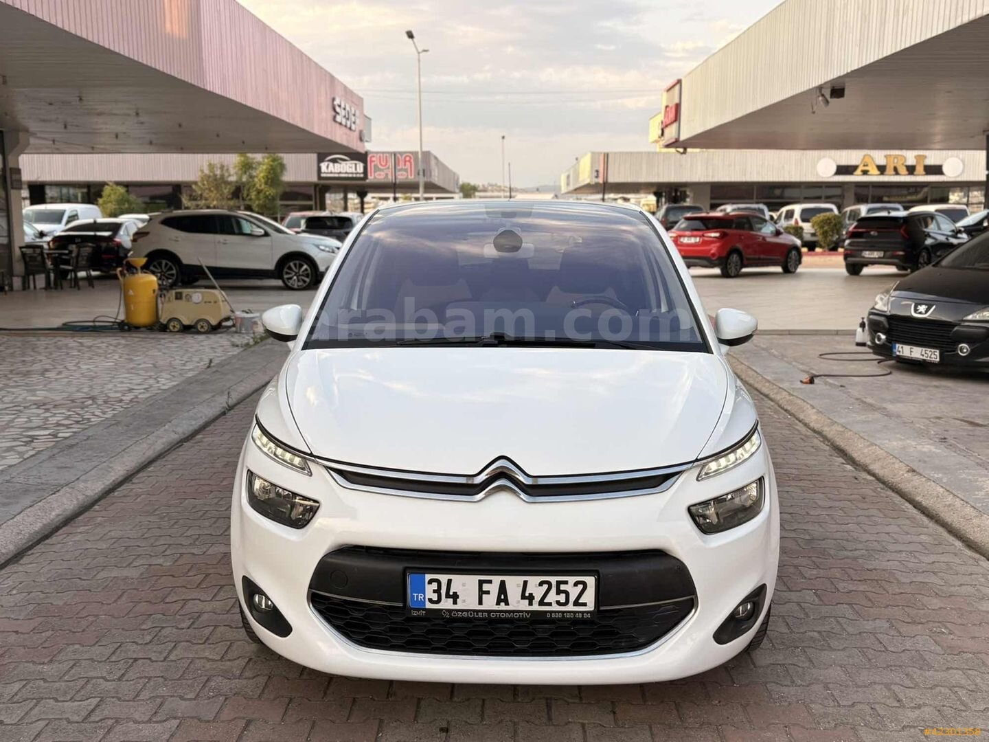 Galeriden Citroen C4 Picasso 1.6 BlueHDi Intensive 2015 Model Kocaeli 192.000 km Beyaz 3