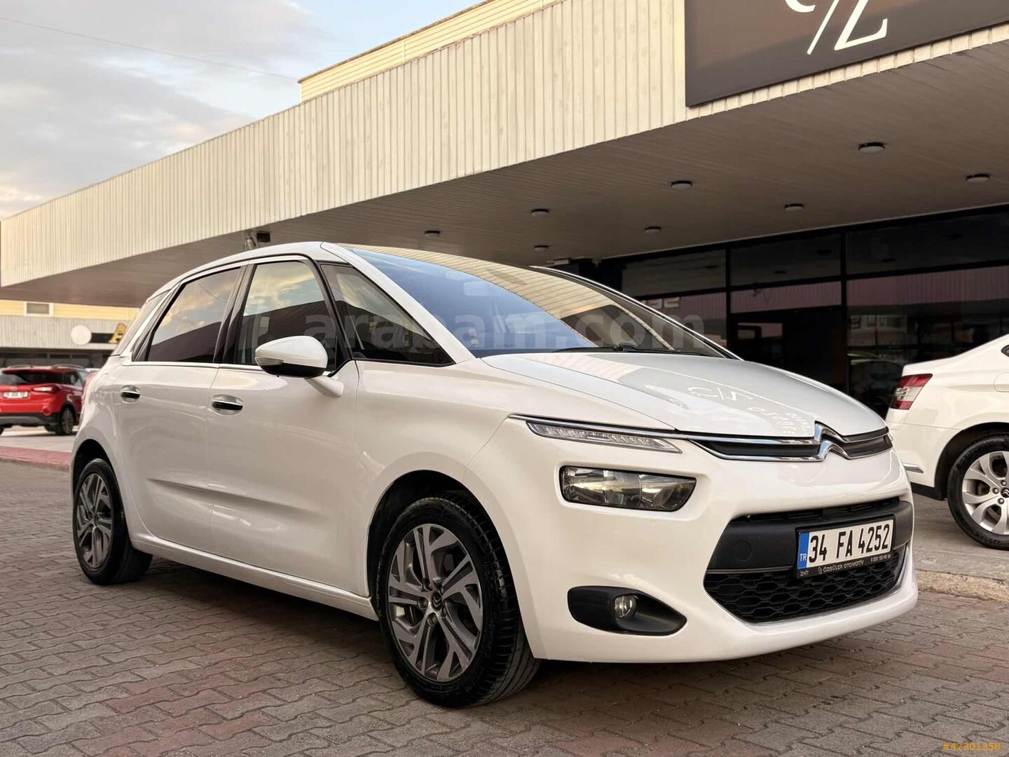 Galeriden Citroen C4 Picasso 1.6 BlueHDi Intensive 2015 Model Kocaeli 192.000 km Beyaz 7