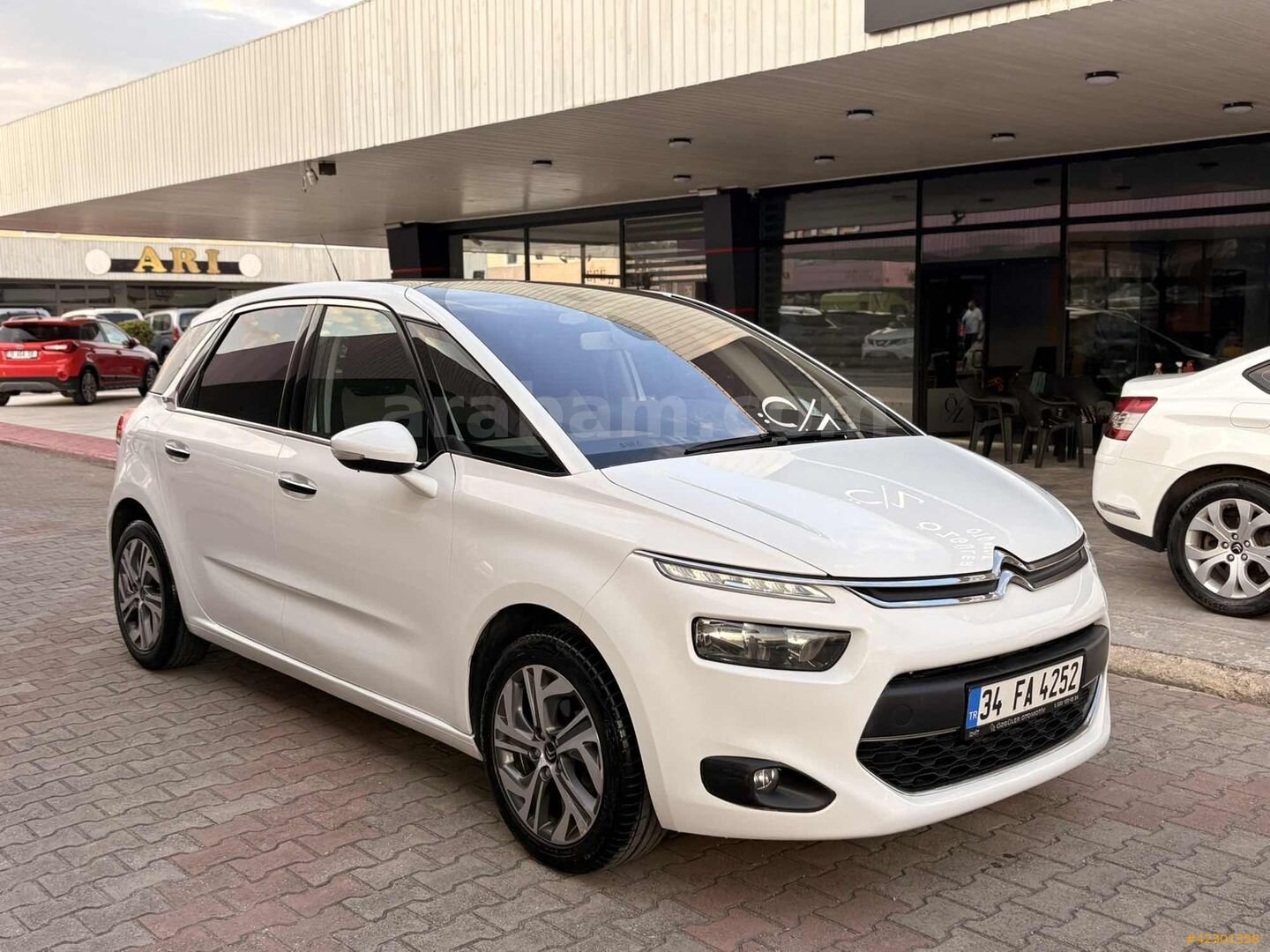 Galeriden Citroen C4 Picasso 1.6 BlueHDi Intensive 2015 Model Kocaeli 192.000 km Beyaz 6