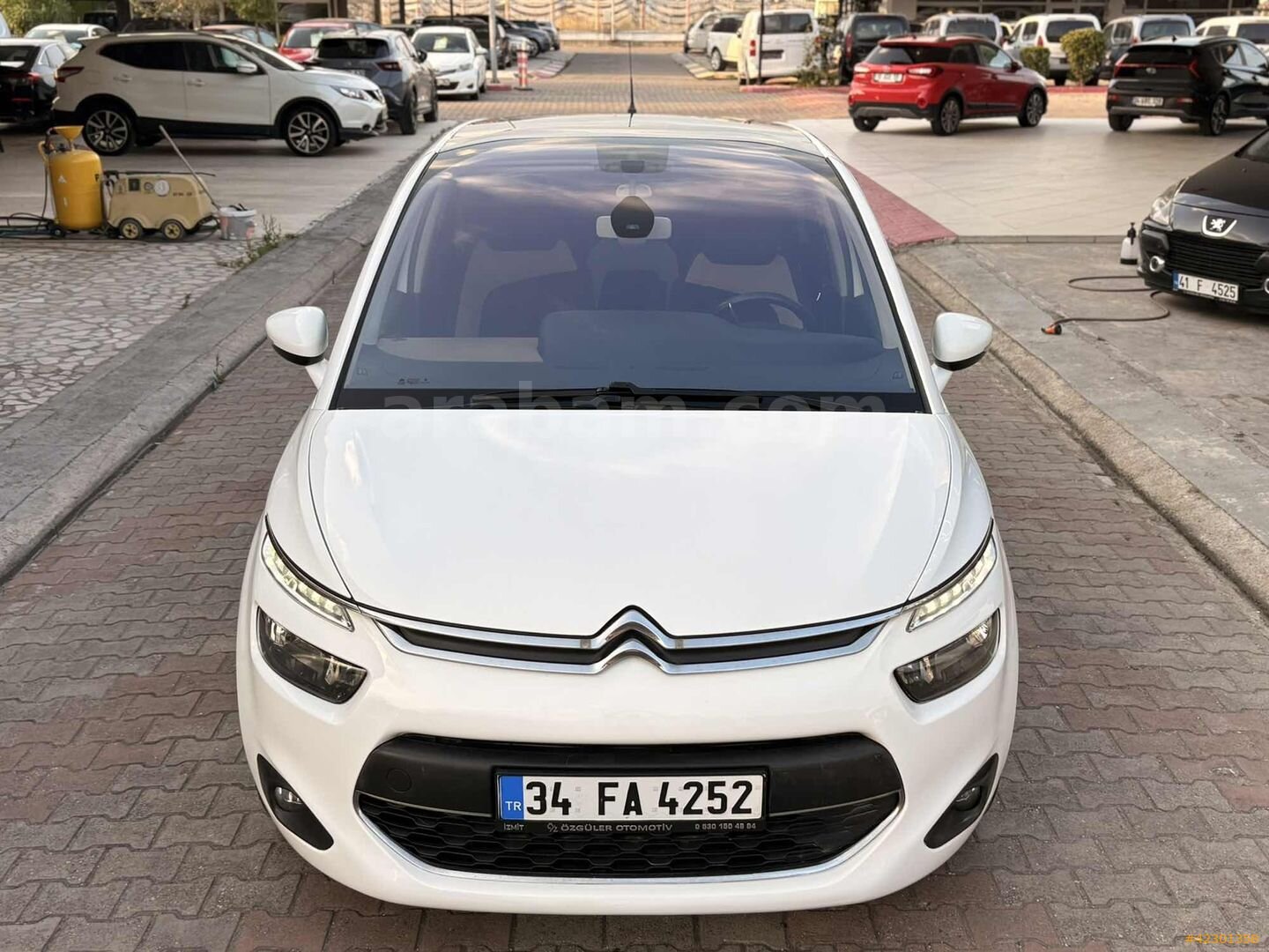 Galeriden Citroen C4 Picasso 1.6 BlueHDi Intensive 2015 Model Kocaeli 192.000 km Beyaz 4