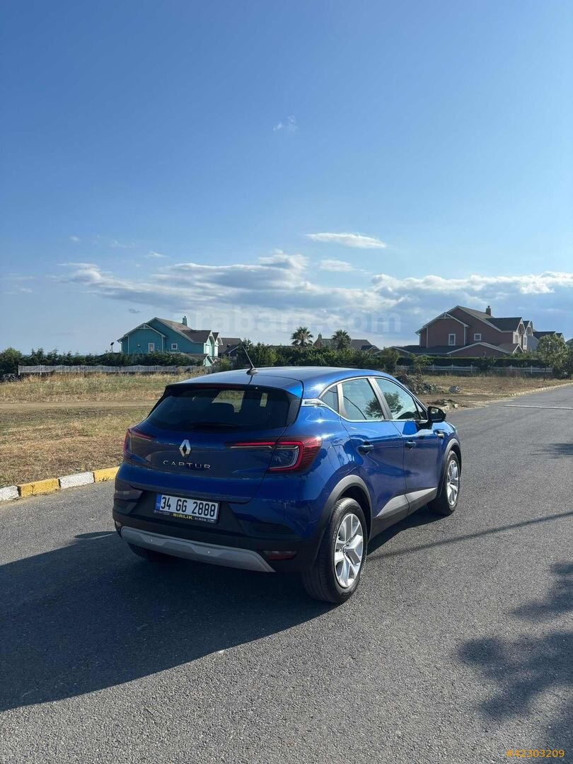 Galeriden Renault Captur 1.3 TCe Touch 2022 Model İstanbul 46.000 km Lacivert 4