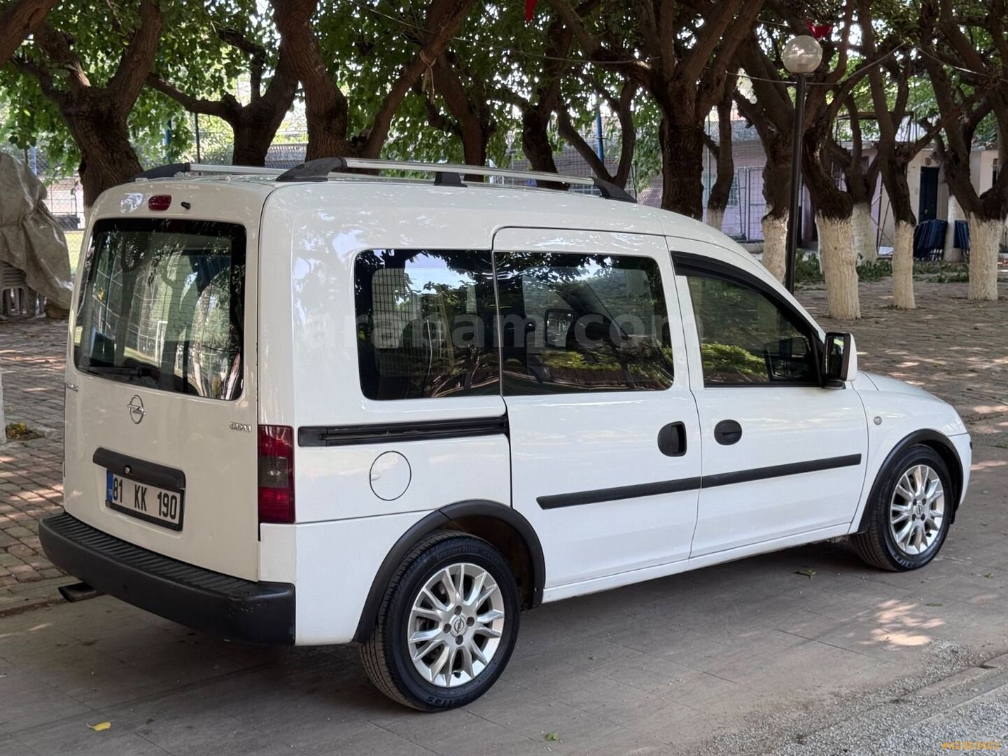 Galeriden Opel Combo 1.3 CDTI City Plus 2011 Model Aydın 315.000 km Beyaz 4