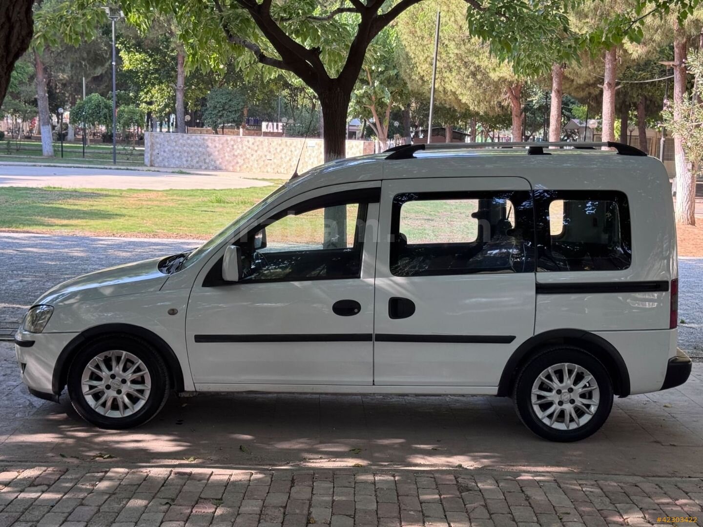 Galeriden Opel Combo 1.3 CDTI City Plus 2011 Model Aydın 315.000 km Beyaz 3