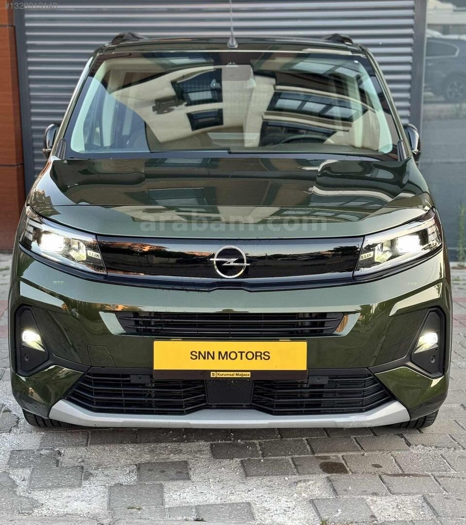 Galeriden Opel Combo 1.5 CDTI Ultimate 2025 Model Sakarya 22.000 km Yeşil 3