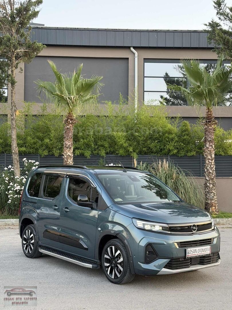Galeriden Opel Combo 1.5 CDTI Ultimate 2024 Model Balıkesir 20.000 km Mavi 5