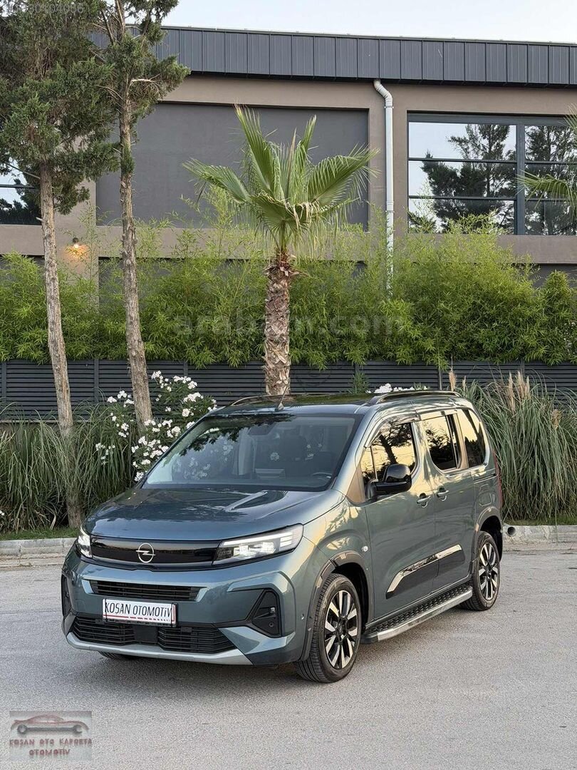 Galeriden Opel Combo 1.5 CDTI Ultimate 2024 Model Balıkesir 20.000 km Mavi 2