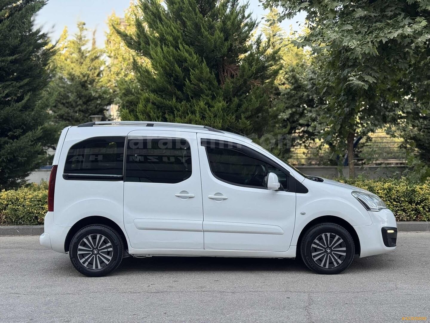 Galeriden Peugeot Partner 1.6 HDI Active 2015 Model Gaziantep 235.000 km Beyaz 7