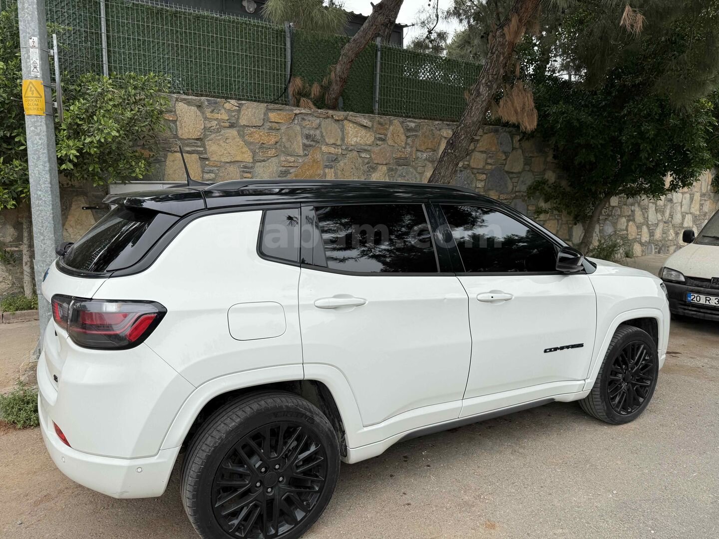 Sahibinden Jeep Compass 1.3 Turbo PHEV S Limited 2023 Model Muğla 19.648 km Beyaz 3