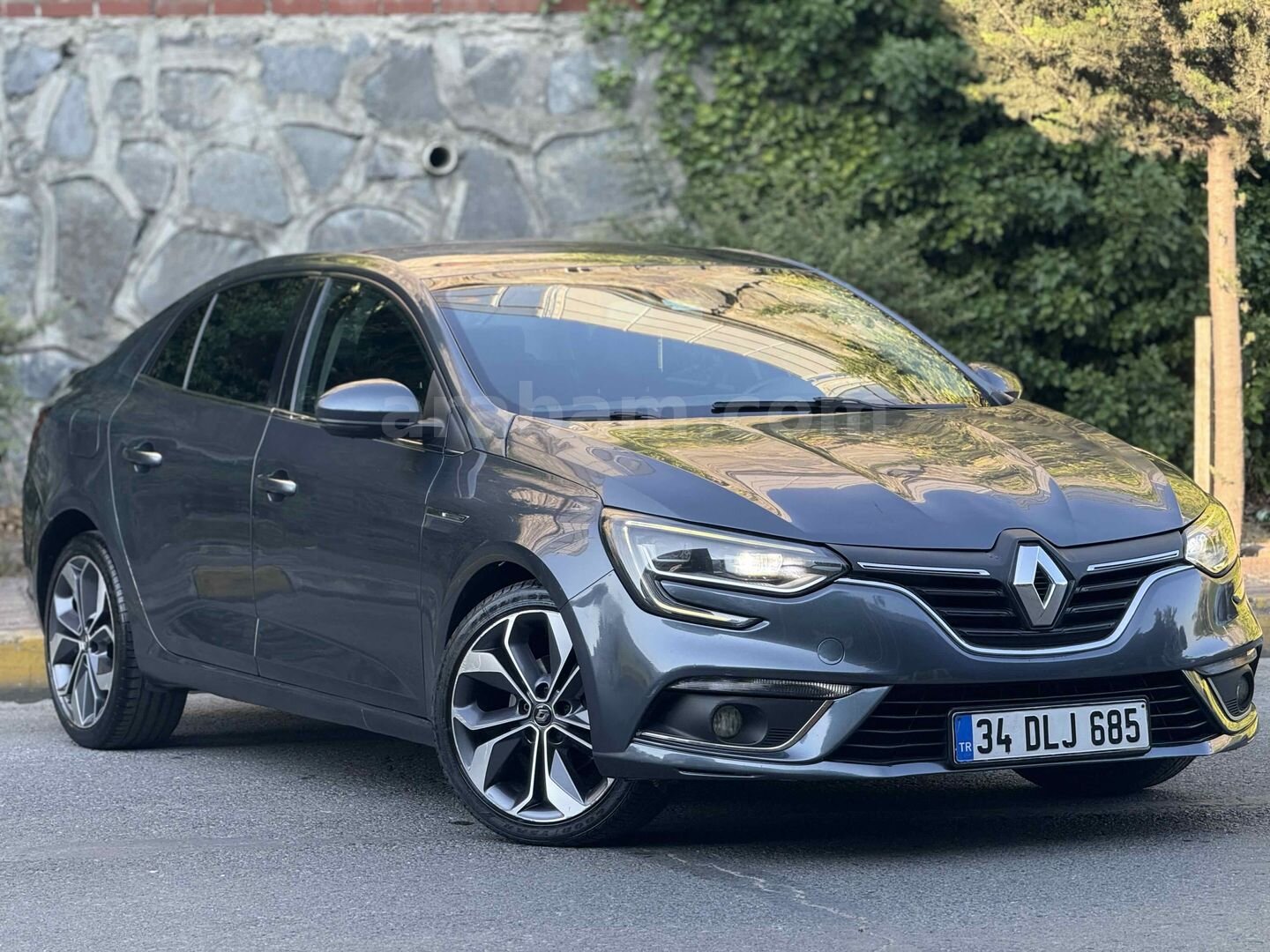 Galeriden Renault Megane 1.3 TCe Icon 2020 Model İstanbul 100.000 km Füme 2