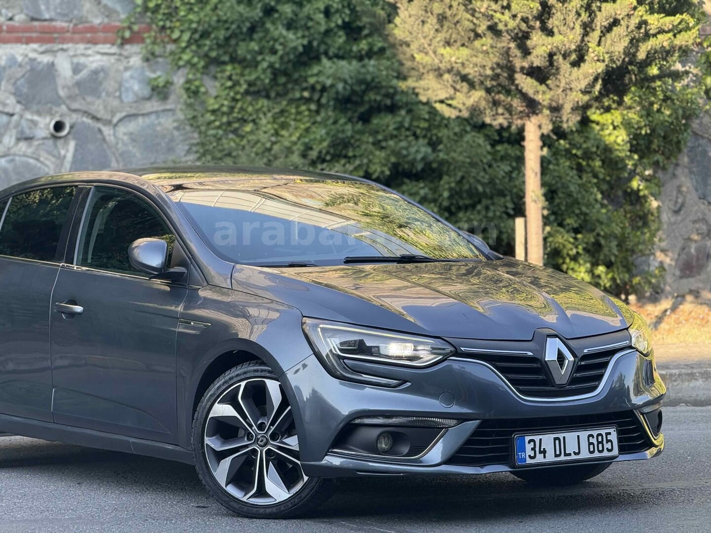 Galeriden Renault Megane 1.3 TCe Icon 2020 Model İstanbul 100.000 km Füme 3