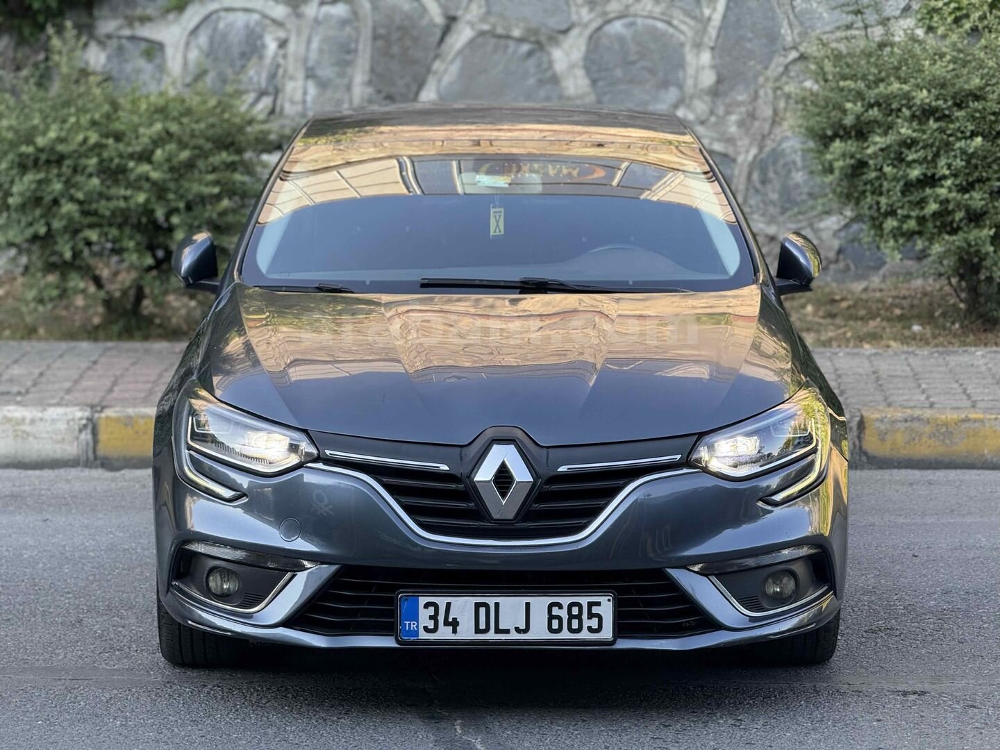 Galeriden Renault Megane 1.3 TCe Icon 2020 Model İstanbul 100.000 km Füme 5