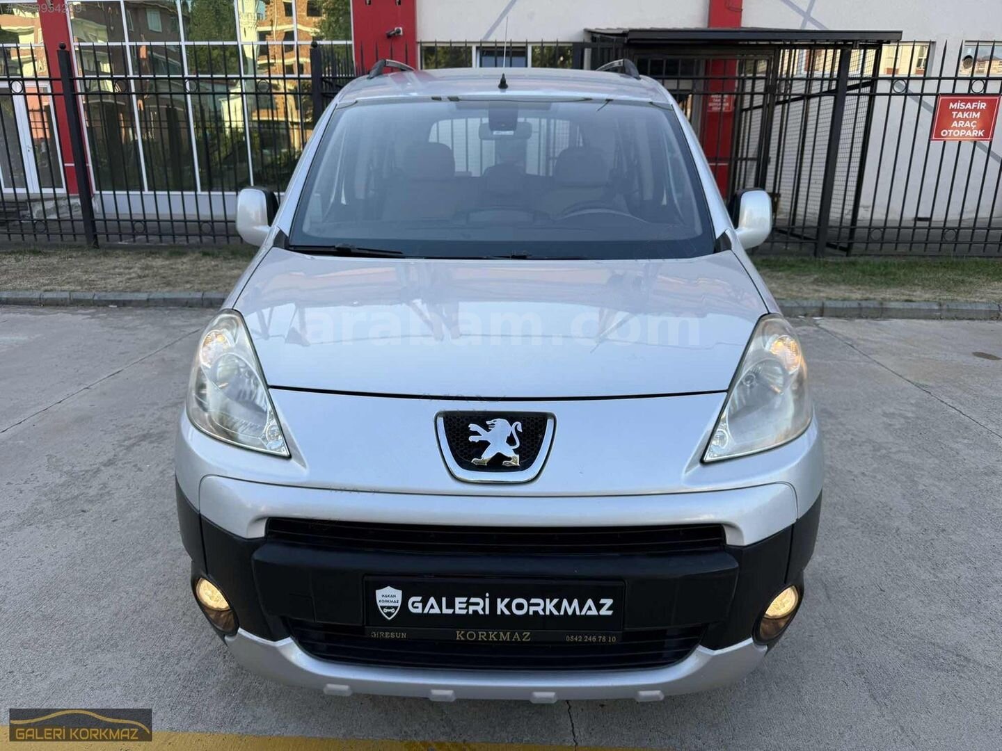 Galeriden Peugeot Partner 1.6 HDI Premium 2009 Model Giresun 160.000 km Gri 2