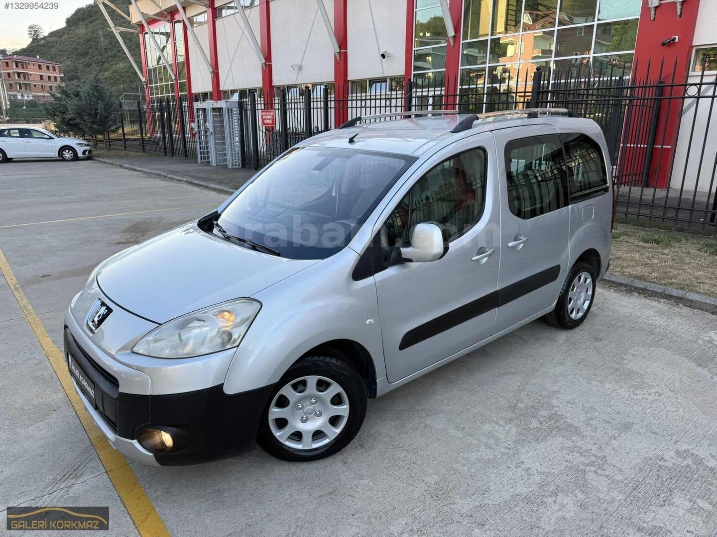 Galeriden Peugeot Partner 1.6 HDI Premium 2009 Model Giresun 160.000 km Gri 3
