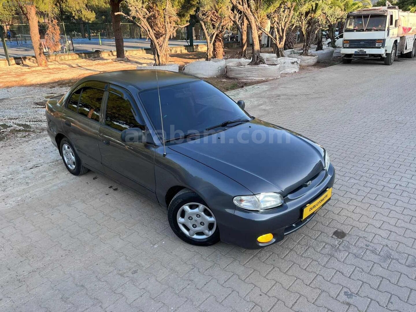Galeriden Hyundai Accent 1.5 GLS 1999 Model Manisa 344.000 km Gri 4