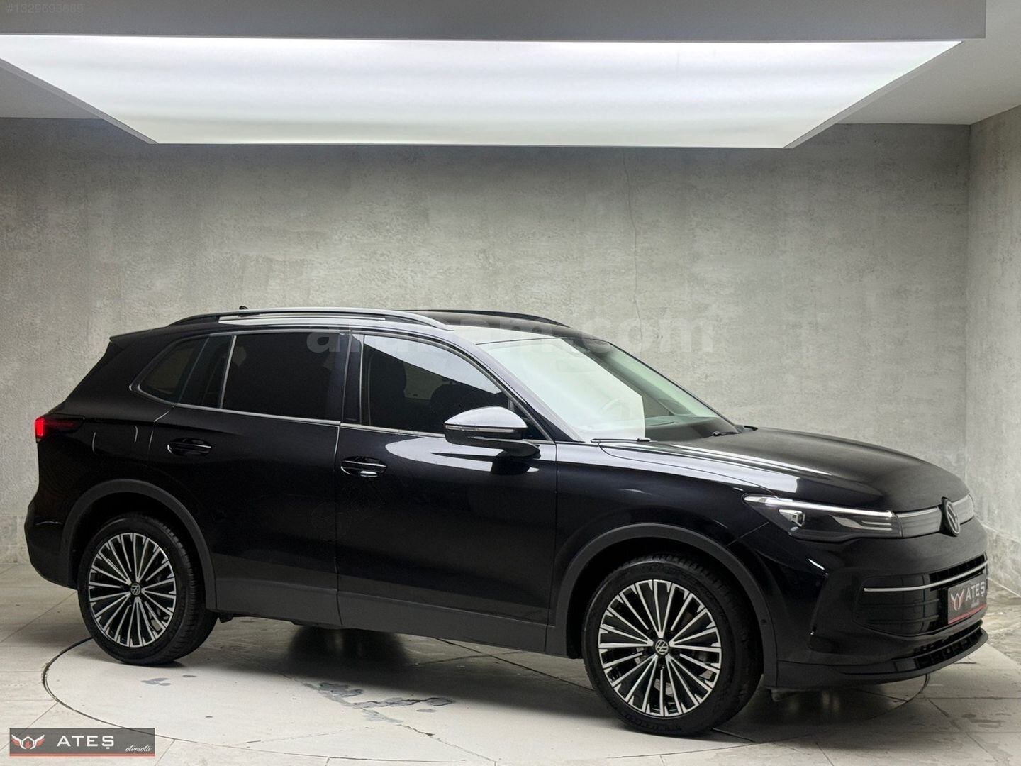 Galeriden Volkswagen Tiguan 1.5 TSI Life 2024 Model İstanbul 22.000 km Siyah 3