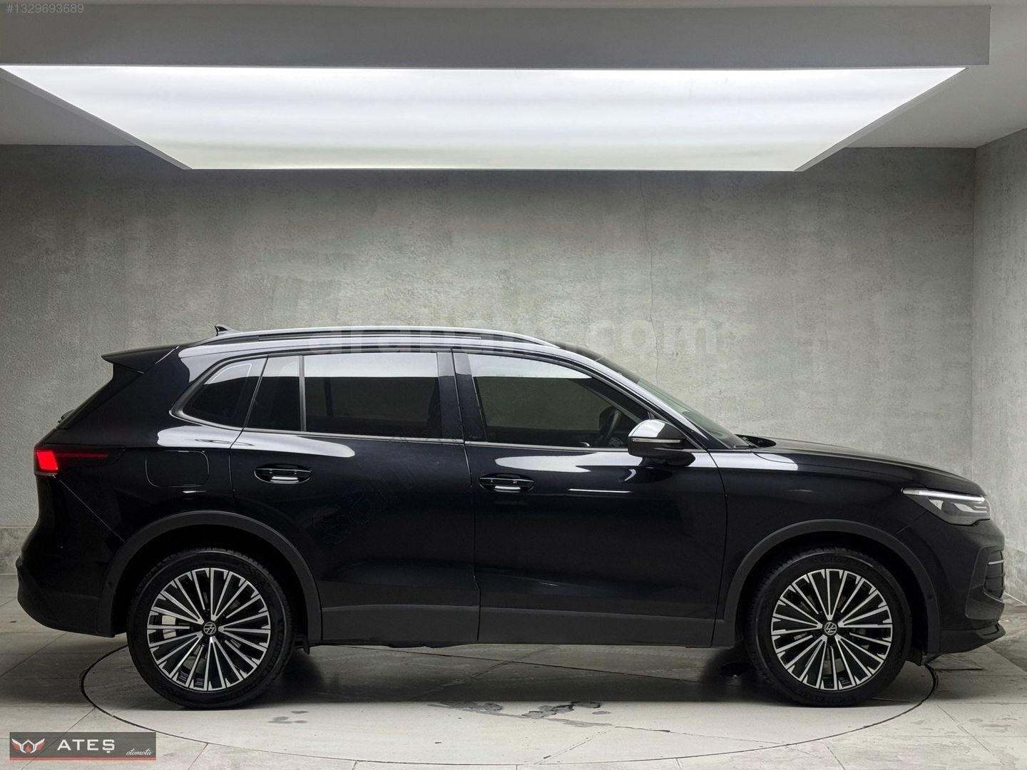 Galeriden Volkswagen Tiguan 1.5 TSI Life 2024 Model İstanbul 22.000 km Siyah 5