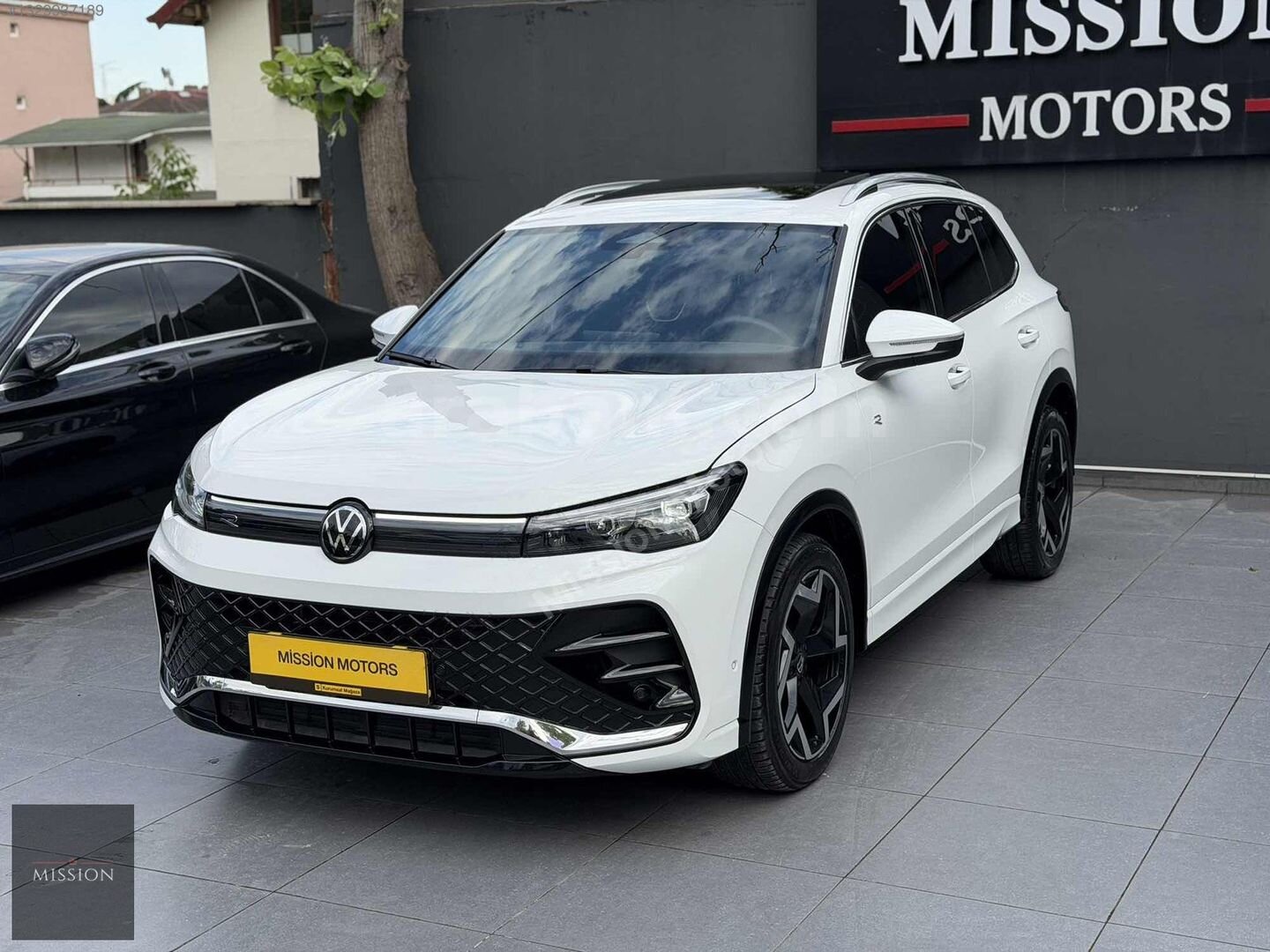 Galeriden Volkswagen Tiguan 1.5 TSI R-Line 2024 Model İstanbul 47.500 km Beyaz 3