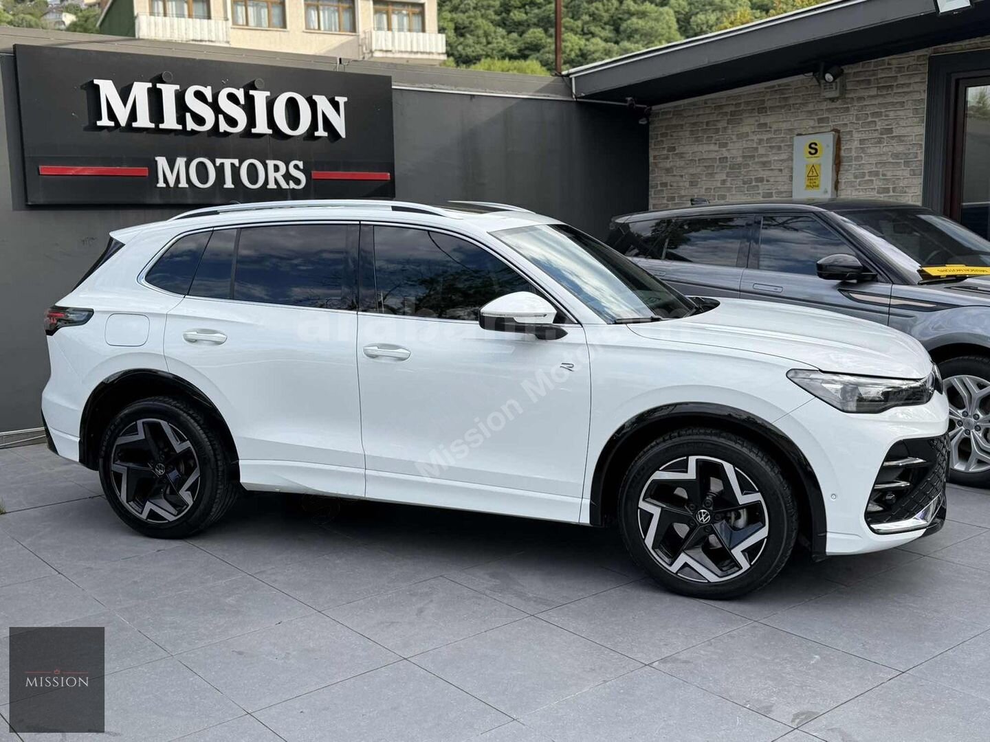 Galeriden Volkswagen Tiguan 1.5 TSI R-Line 2024 Model İstanbul 47.500 km Beyaz 5