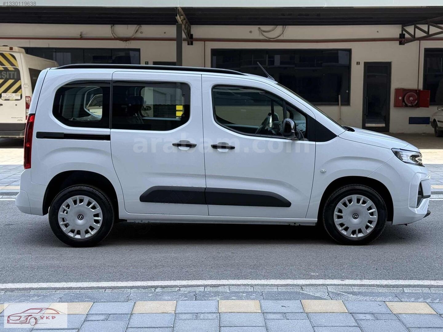 Galeriden Opel Combo 1.5 CDTI Essential 2025 Model Adana 3.900 km Beyaz 4
