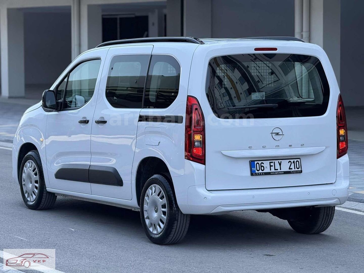 Galeriden Opel Combo 1.5 CDTI Essential 2025 Model Adana 3.900 km Beyaz 7