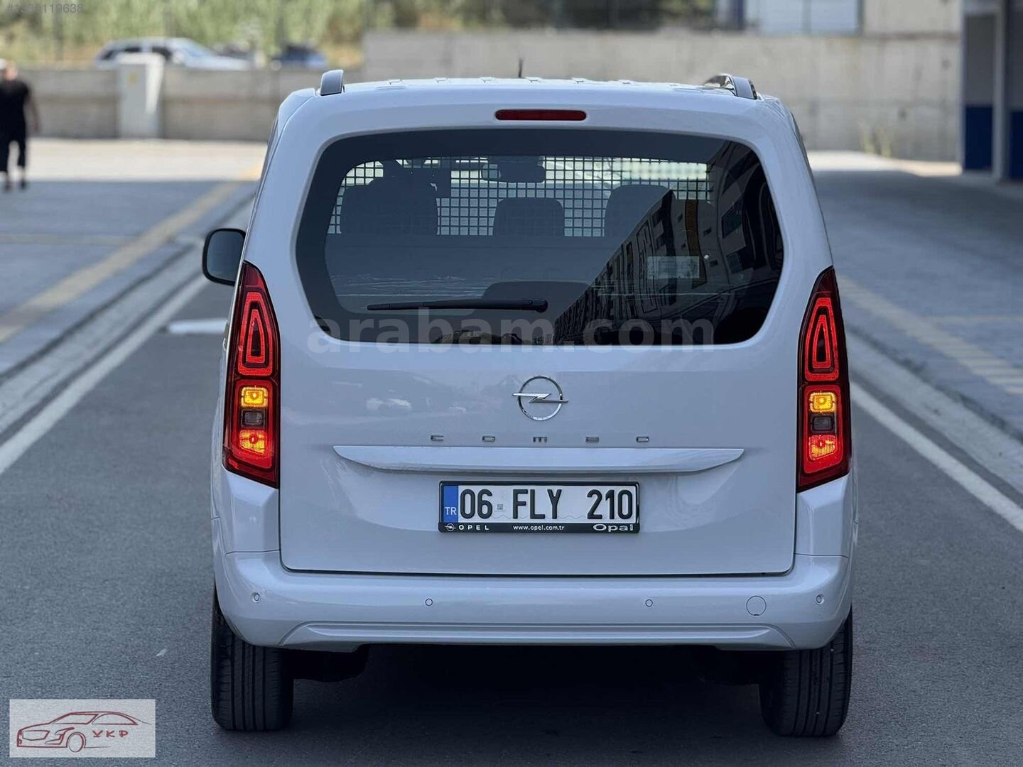 Galeriden Opel Combo 1.5 CDTI Essential 2025 Model Adana 3.900 km Beyaz 6