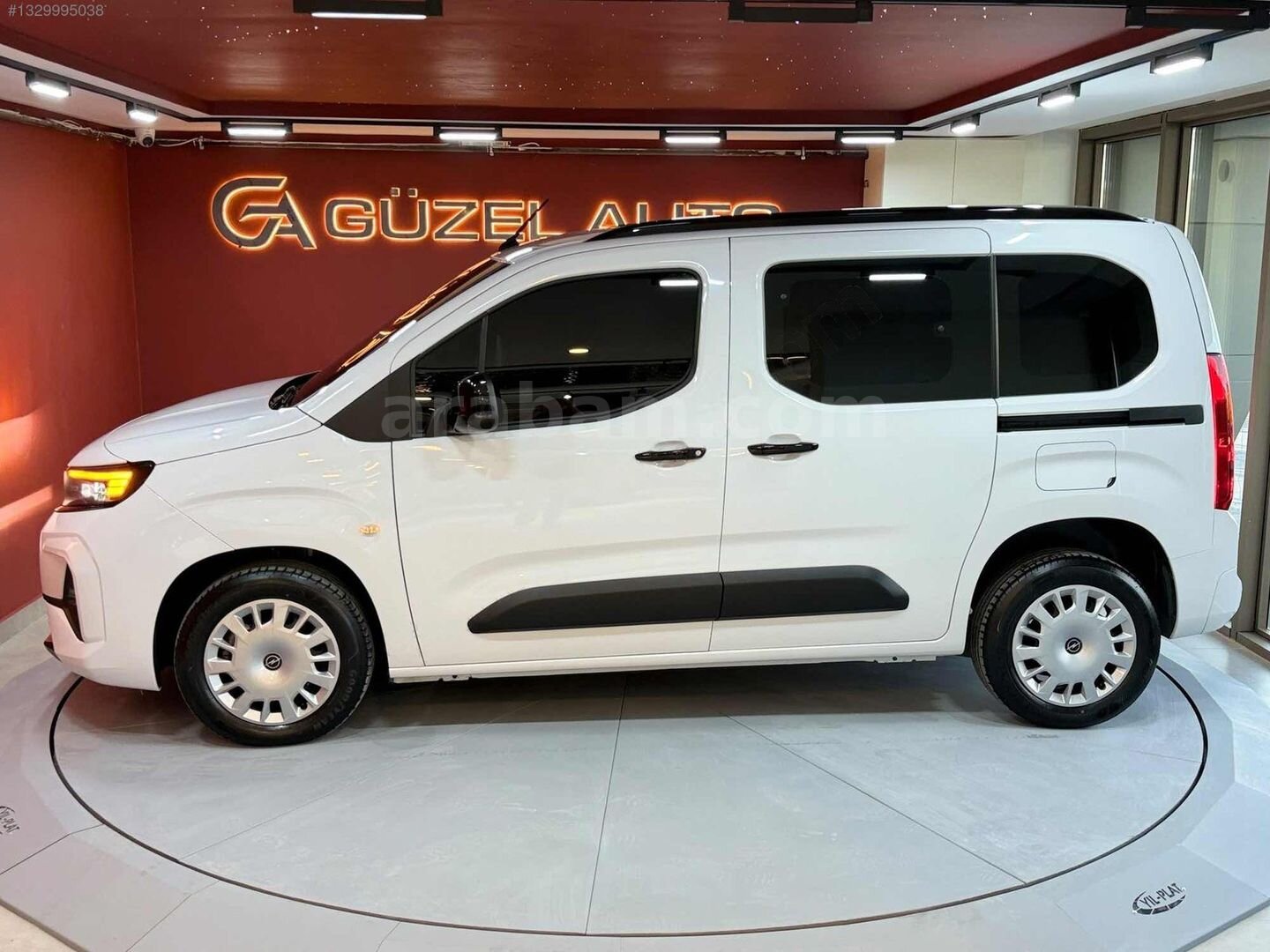 Galeriden Opel Combo 1.5 CDTI Essential 2025 Model Balıkesir 13.000 km Beyaz 4