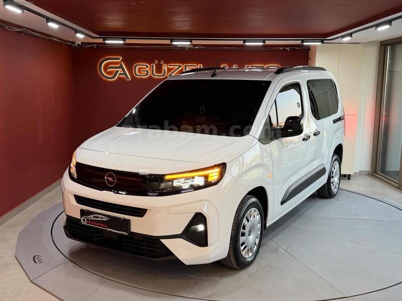 Galeriden Opel Combo 1.5 CDTI Essential 2025 Model Balıkesir 13.000 km Beyaz