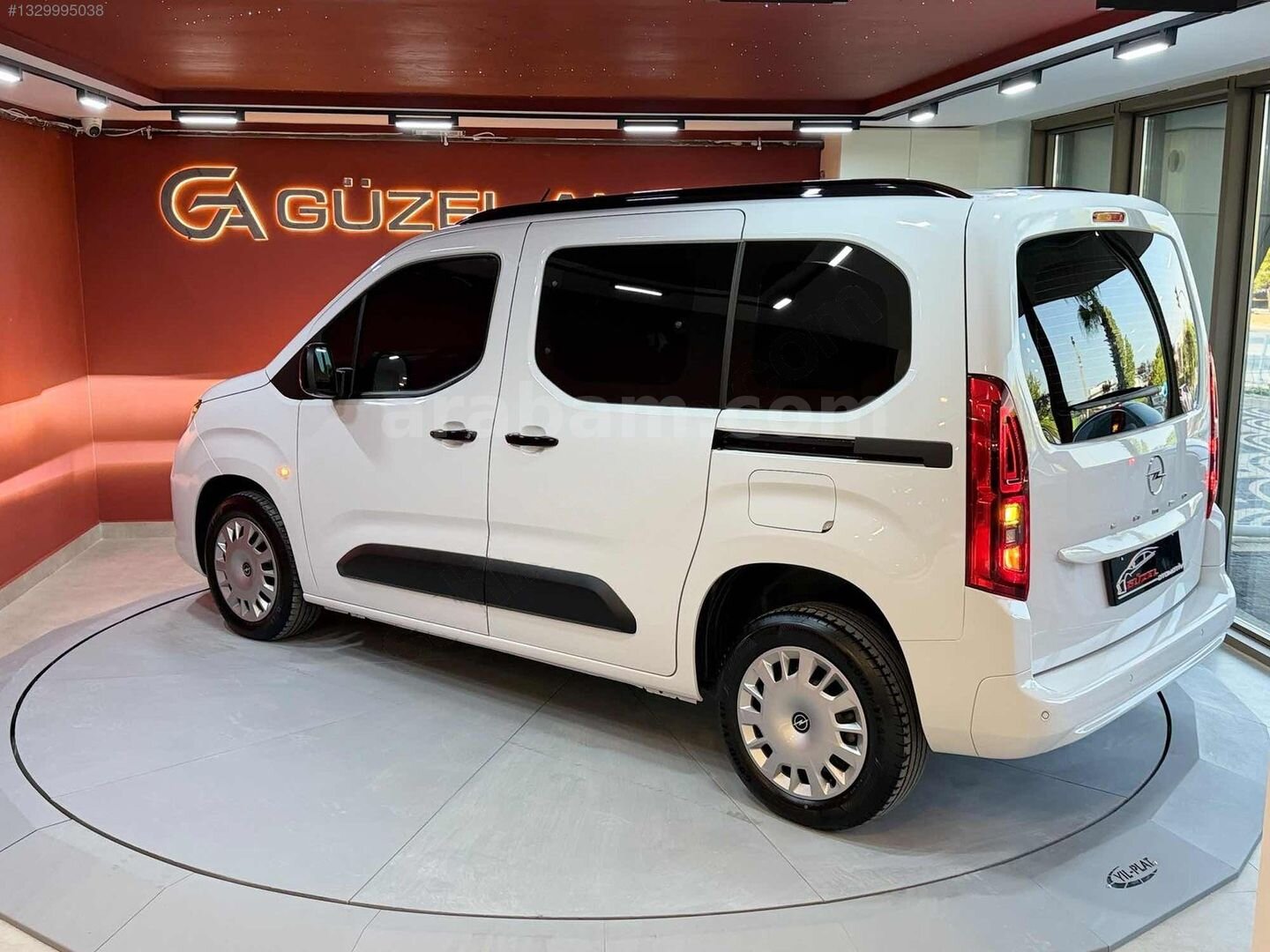 Galeriden Opel Combo 1.5 CDTI Essential 2025 Model Balıkesir 13.000 km Beyaz 5