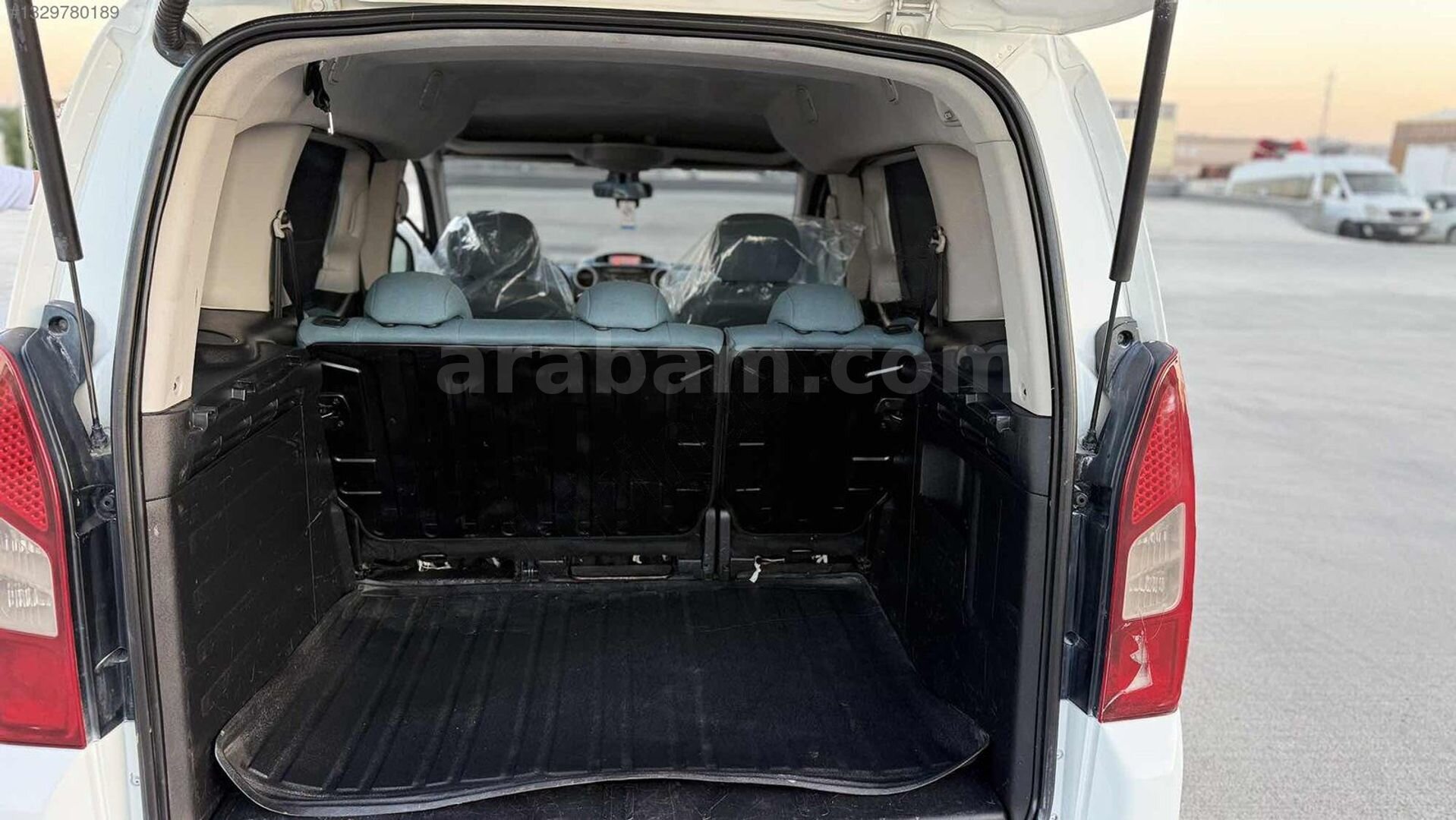 Galeriden Citroen Berlingo 1.6 HDi Selection 2012 Model Gaziantep 220.000 km Beyaz 4