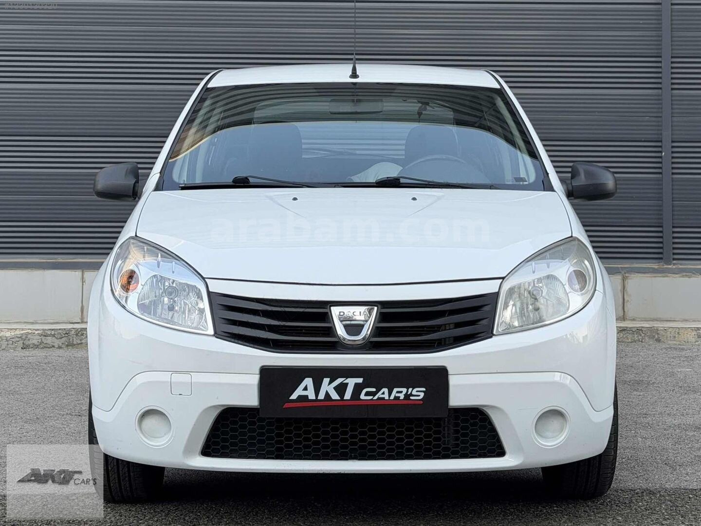 2011 MODEL 1.4 AMBİANCE 150 KM TERTEMİZ DACİA SANDERO 2