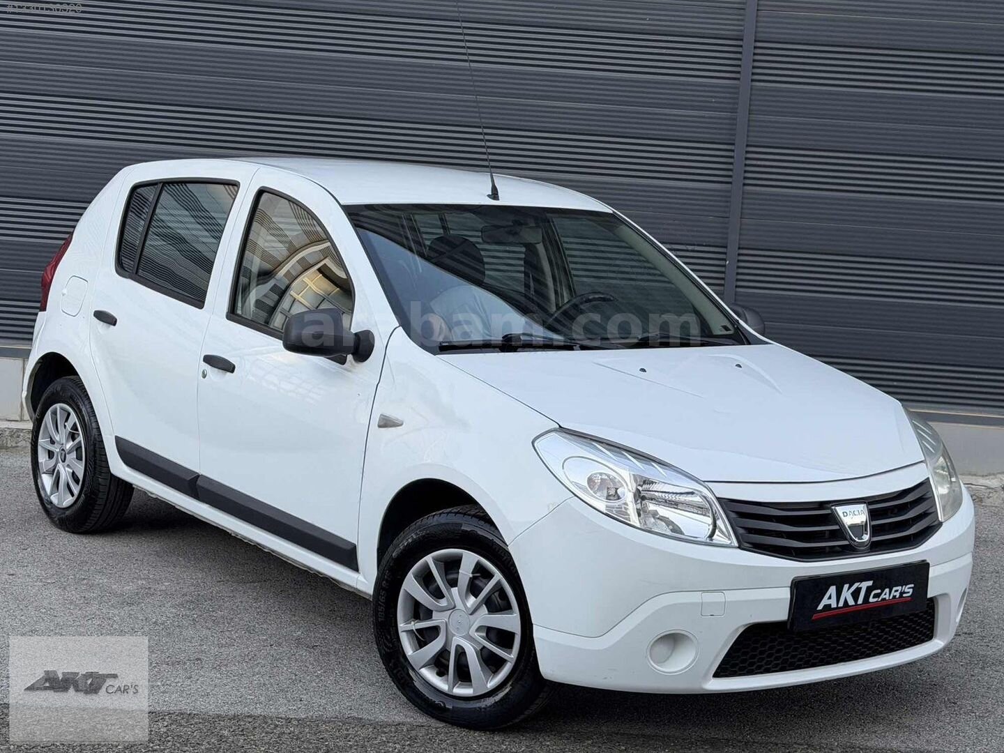 2011 MODEL 1.4 AMBİANCE 150 KM TERTEMİZ DACİA SANDERO 1