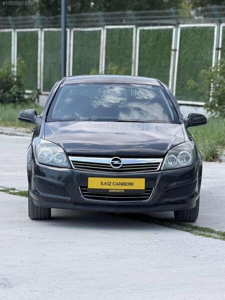 Galeriden Opel Astra 1.6 Essentia 2012 Model Kars 148.000 km Siyah
