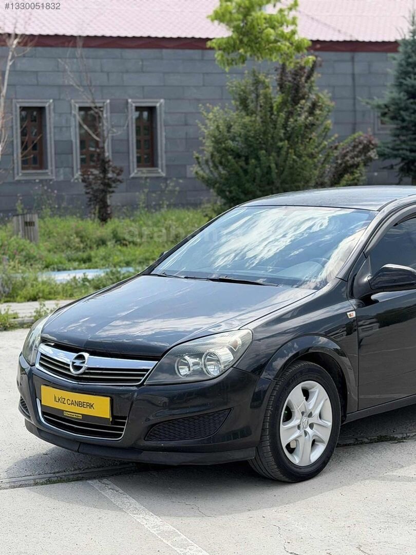 Galeriden Opel Astra 1.6 Essentia 2012 Model Kars 148.000 km Siyah 2