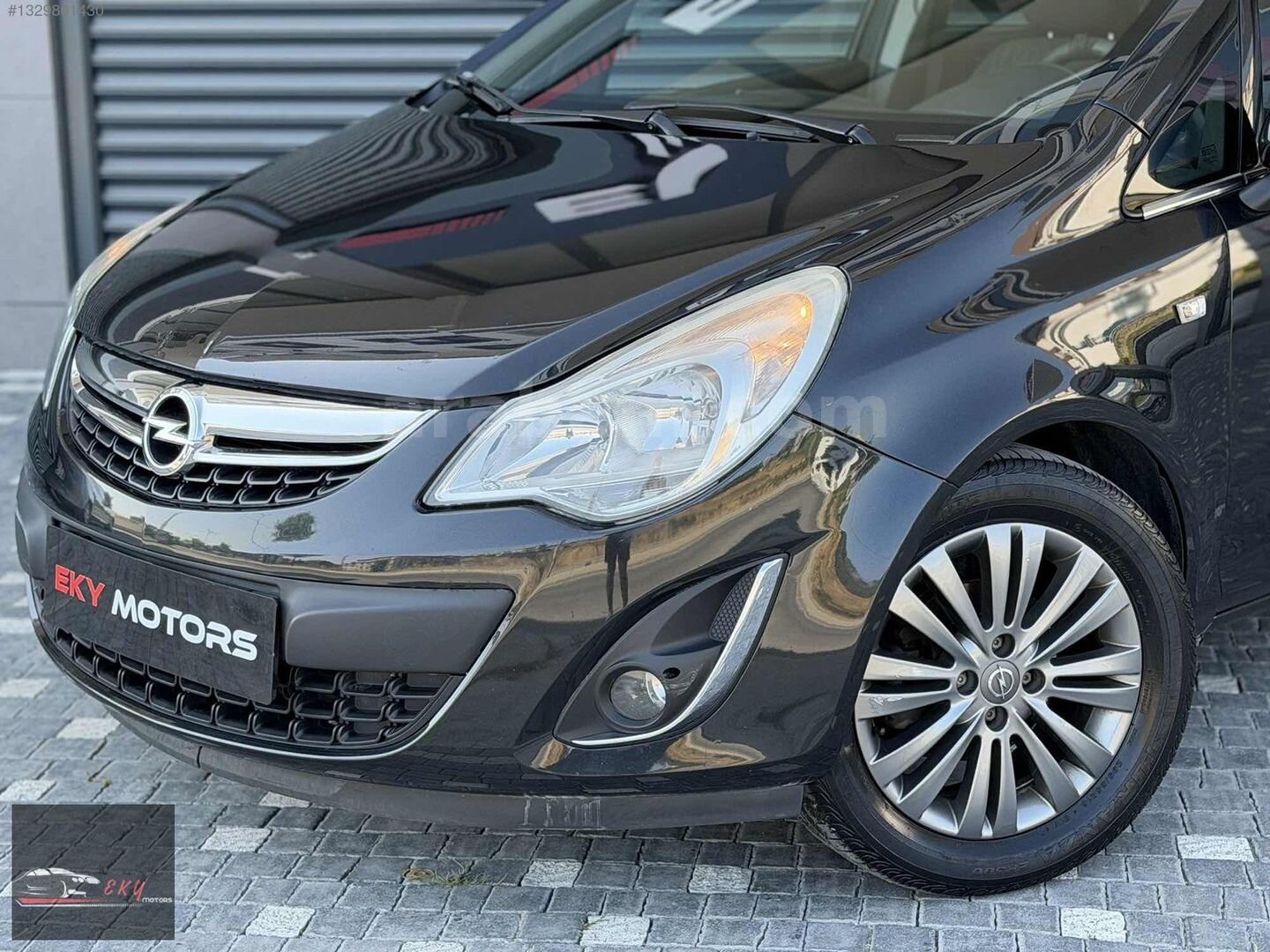 Galeriden Opel Corsa 1.4 Twinport Active 2013 Model İstanbul 200.000 km Siyah 5