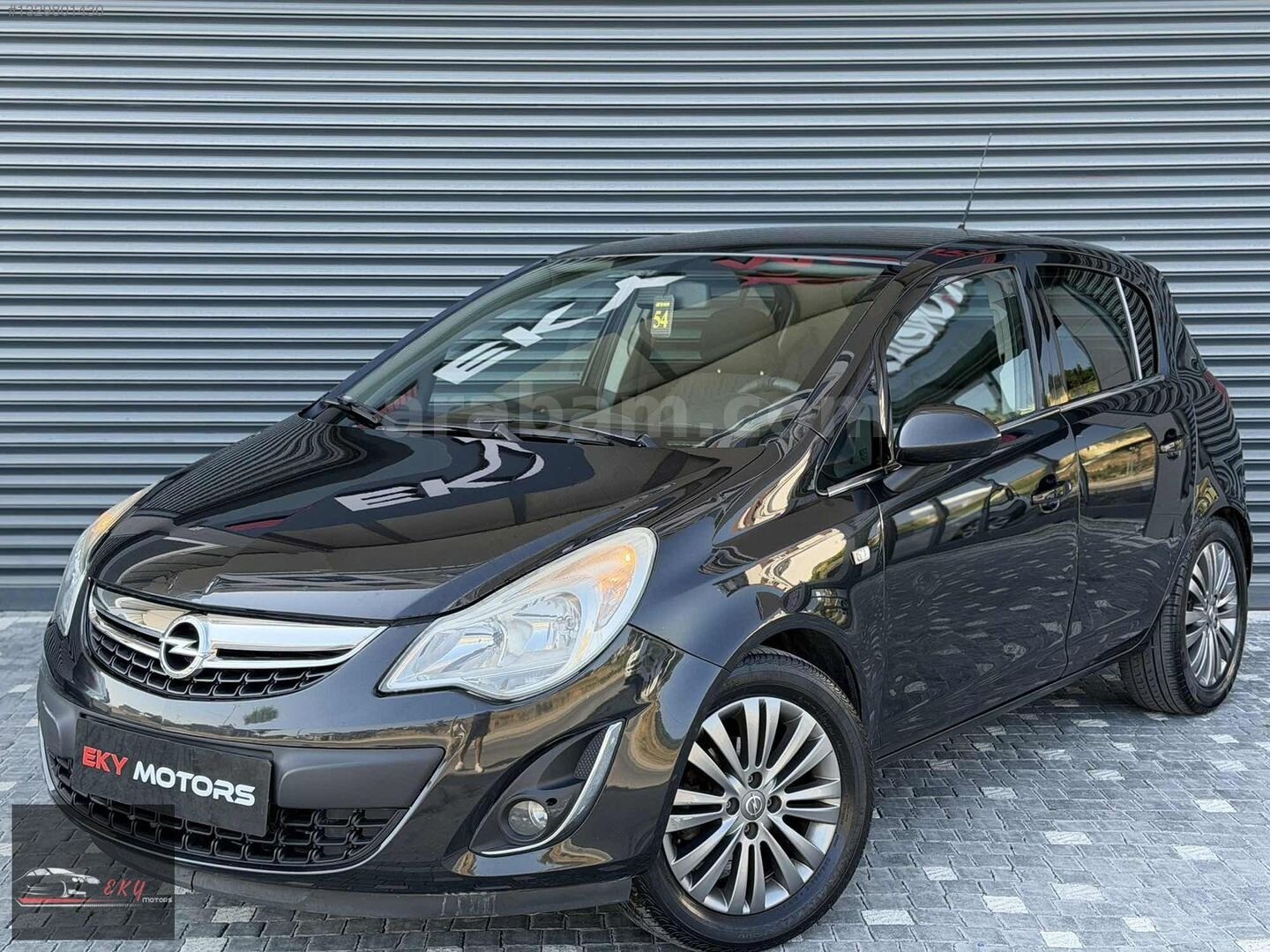 Galeriden Opel Corsa 1.4 Twinport Active 2013 Model İstanbul 200.000 km Siyah 3