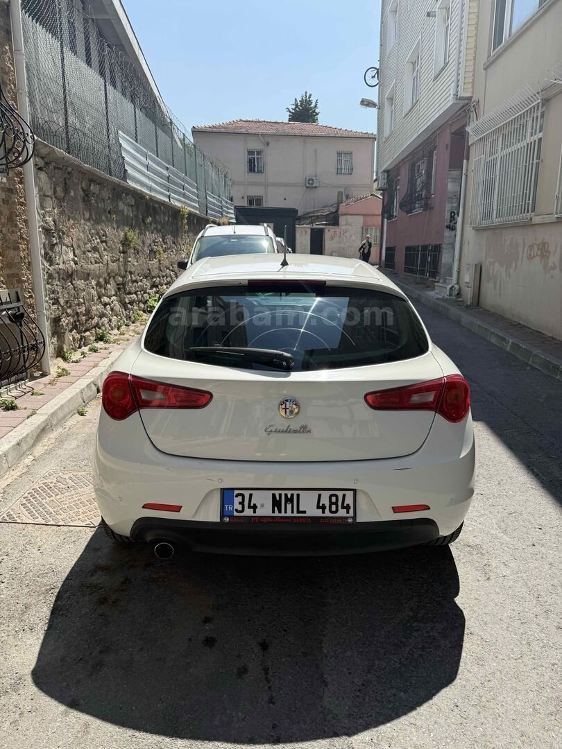 Sahibinden Alfa Romeo Giulietta 1.6 JTD Distinctive 2011 Model İstanbul 143.100 km Beyaz 5