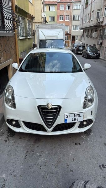 Sahibinden Alfa Romeo Giulietta 1.6 JTD Distinctive 2011 Model İstanbul 143.100 km Beyaz