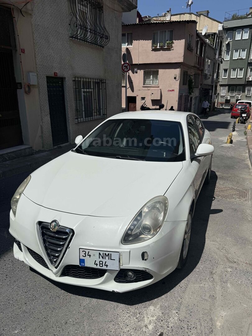 Sahibinden Alfa Romeo Giulietta 1.6 JTD Distinctive 2011 Model İstanbul 143.100 km Beyaz 4