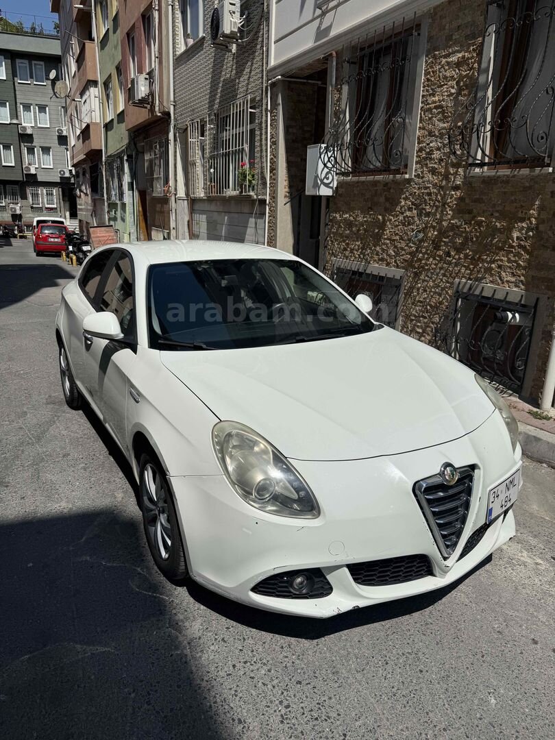 Sahibinden Alfa Romeo Giulietta 1.6 JTD Distinctive 2011 Model İstanbul 143.100 km Beyaz 3