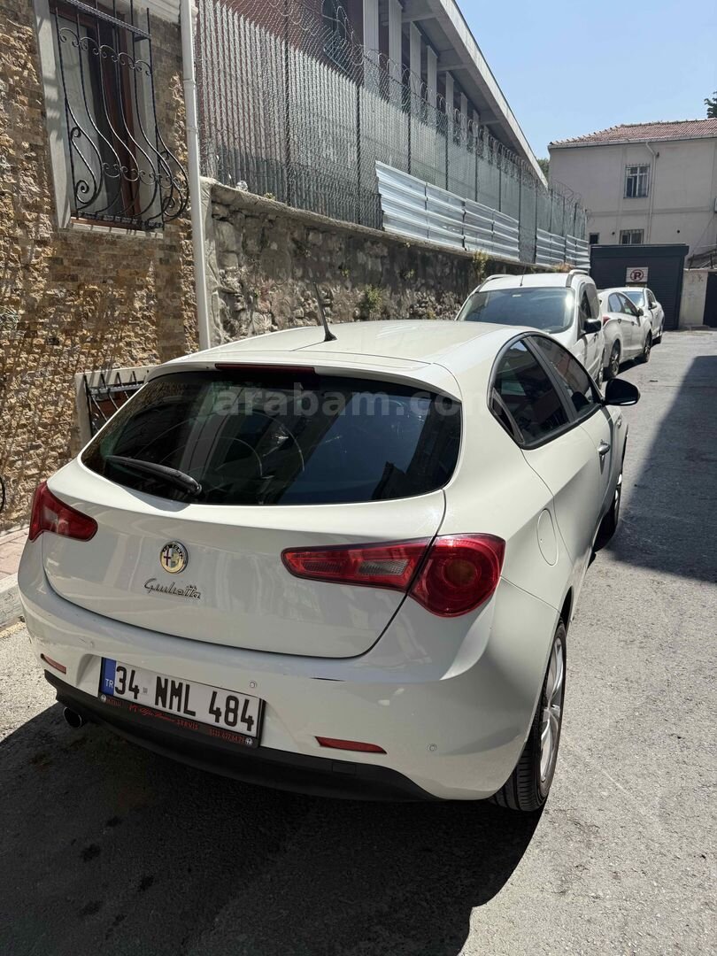 Sahibinden Alfa Romeo Giulietta 1.6 JTD Distinctive 2011 Model İstanbul 143.100 km Beyaz 7