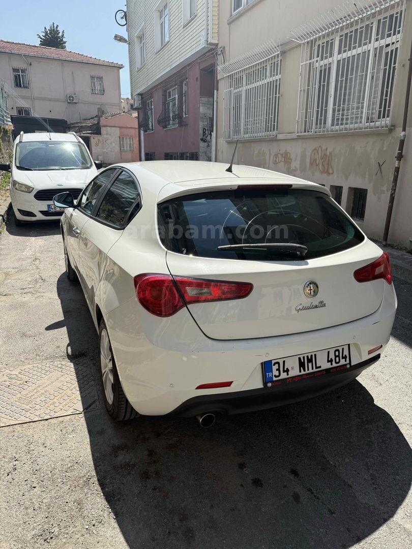 Sahibinden Alfa Romeo Giulietta 1.6 JTD Distinctive 2011 Model İstanbul 143.100 km Beyaz 6