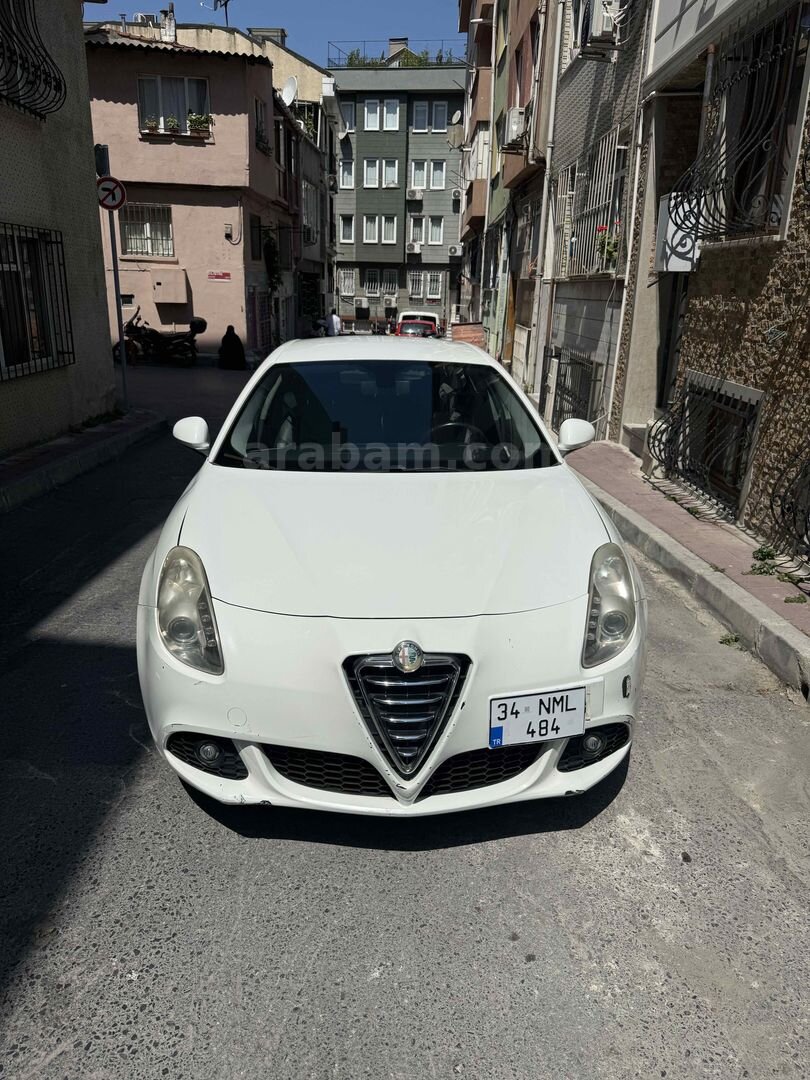 Sahibinden Alfa Romeo Giulietta 1.6 JTD Distinctive 2011 Model İstanbul 143.100 km Beyaz 2