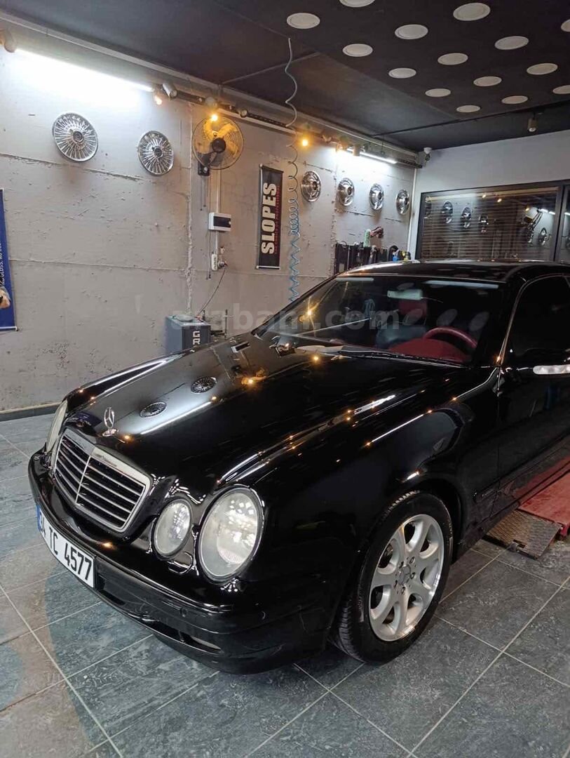 Sahibinden Mercedes - Benz CLK 200 Kompressor Avantgarde 2000 Model İstanbul 275.000 km Siyah 3