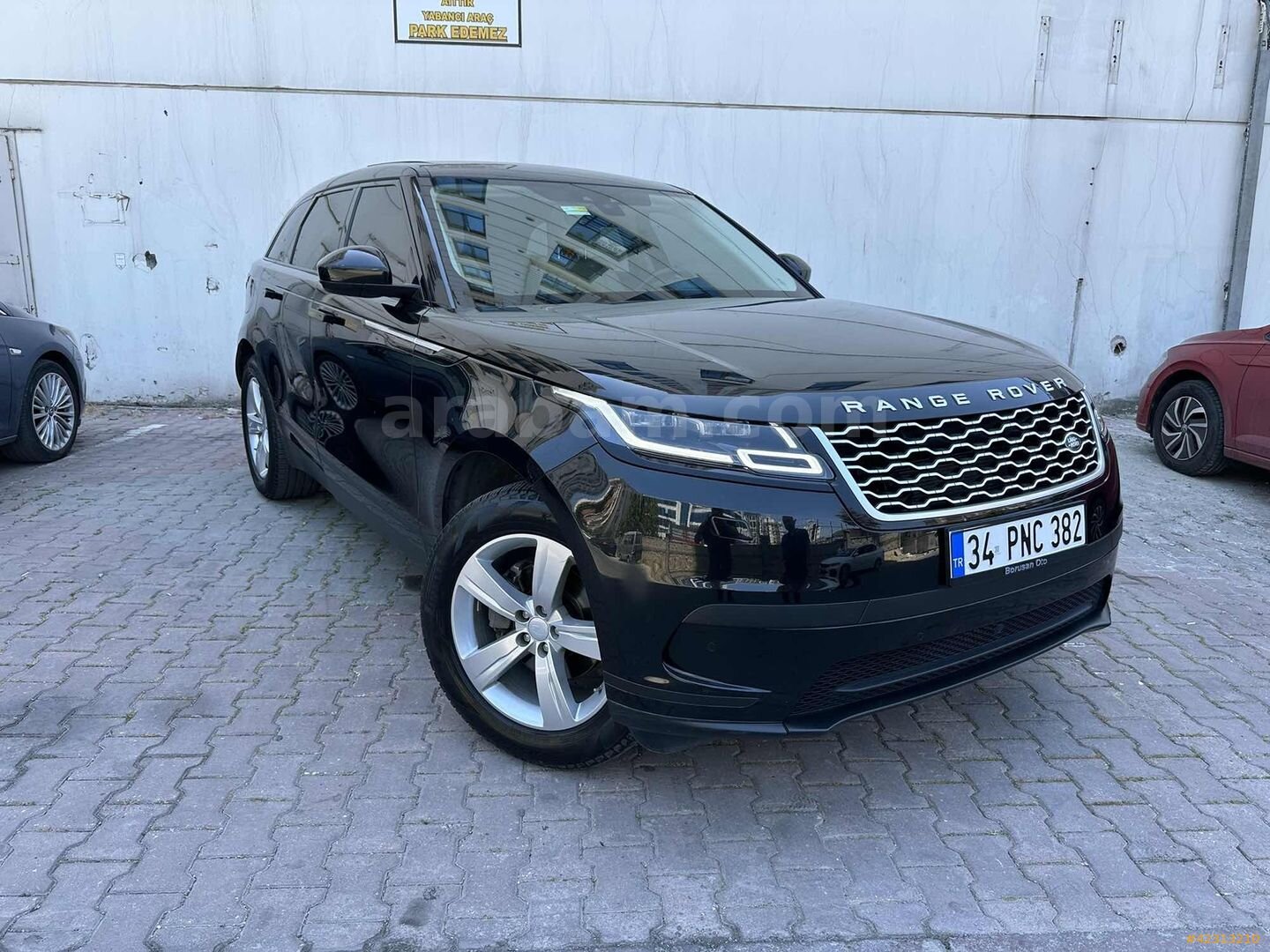 Galeriden Land Rover Range Velar 2.0 TD4 S 2019 Model İstanbul 100.000 km Siyah 1