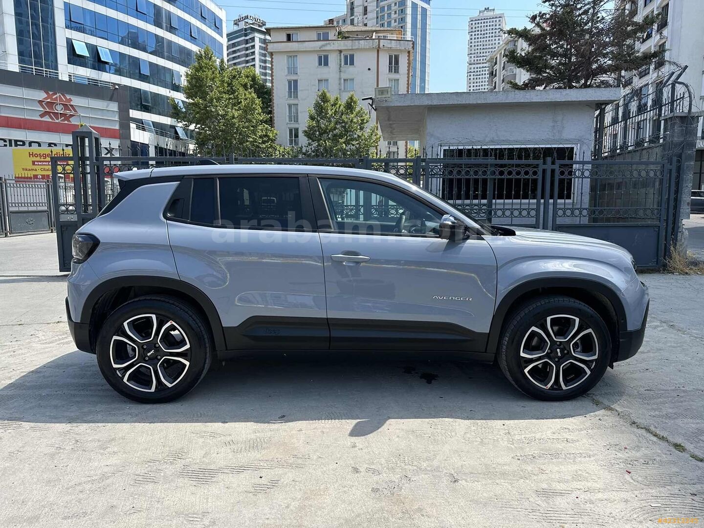 Galeriden Jeep Avenger Electric Summit 2025 Model İstanbul 10.000 km Gri 4