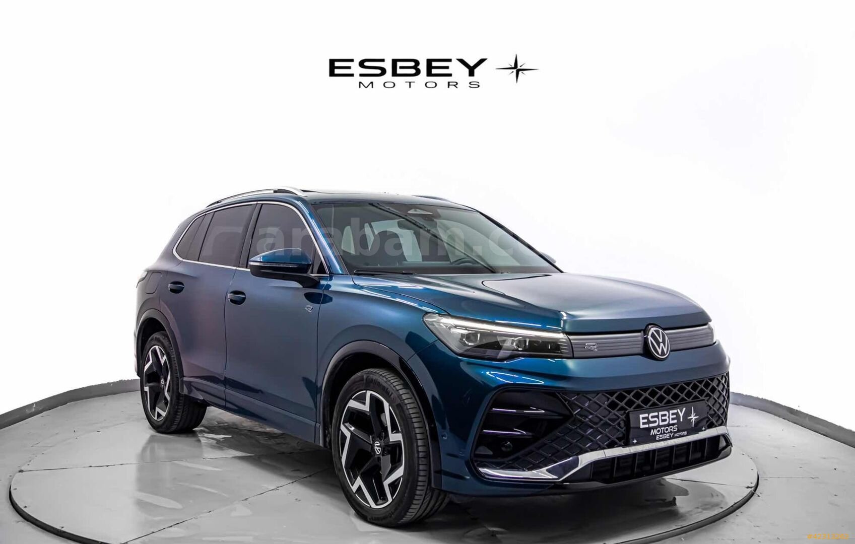 Galeriden Volkswagen Tiguan 1.5 TSI R-Line 2024 Model İstanbul 41.000 km Lacivert 3