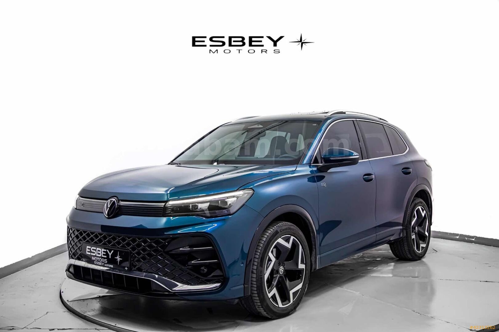 Galeriden Volkswagen Tiguan 1.5 TSI R-Line 2024 Model İstanbul 41.000 km Lacivert 1